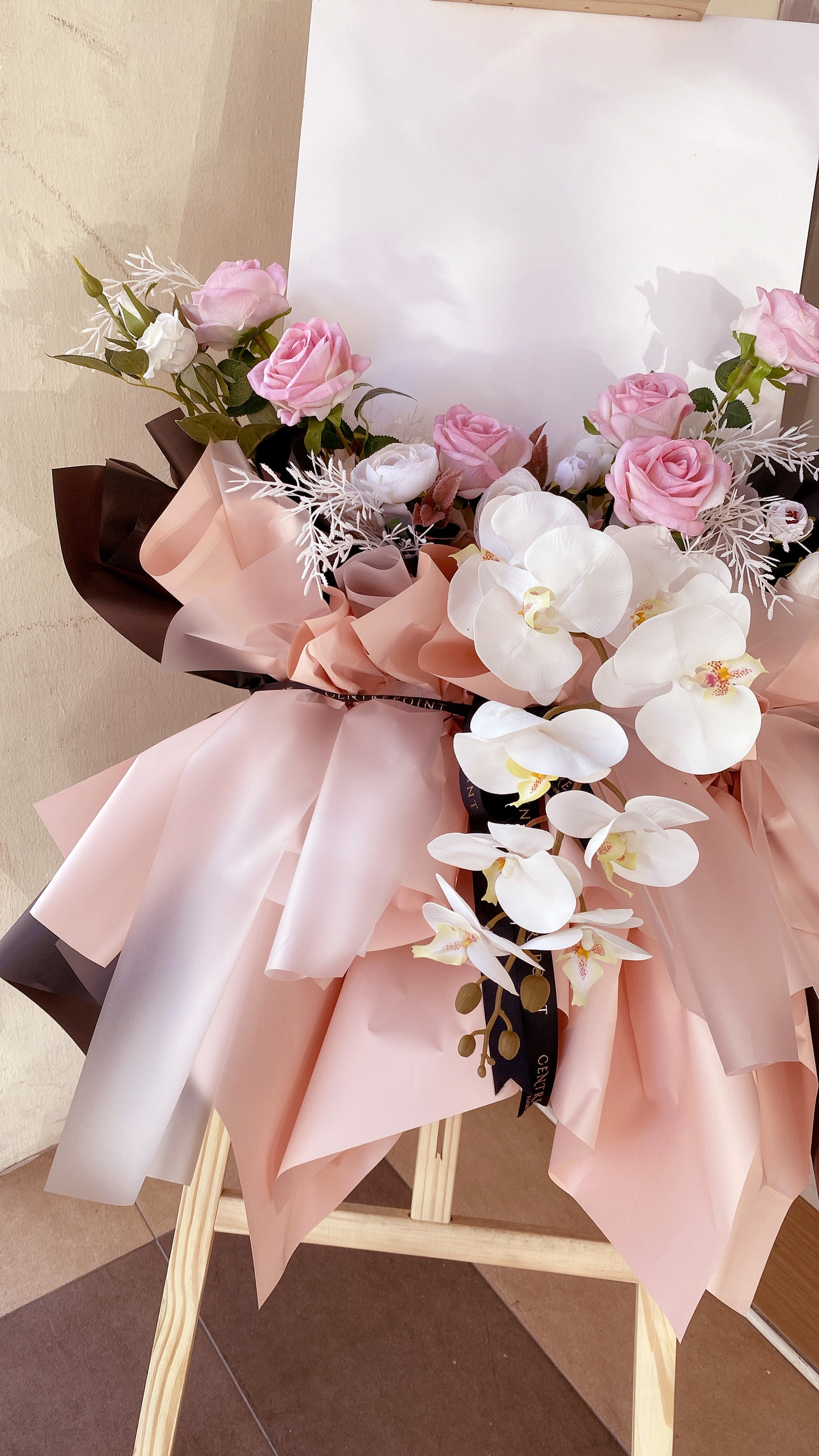 Trendy Acrylic Opening Stand 025 (RM 350.00)