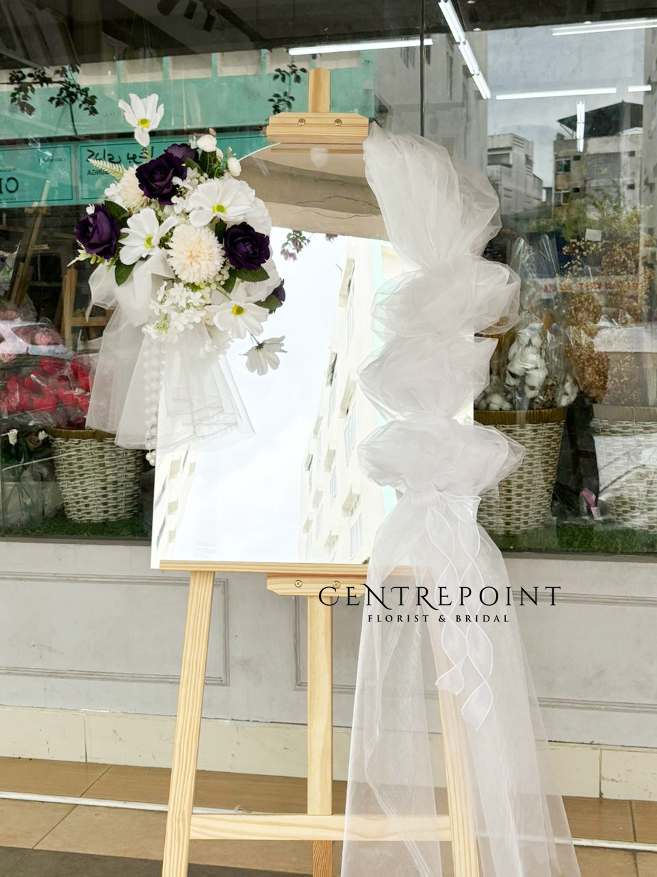 Trendy Acrylic Opening Stand 2345 (RM 300.00)