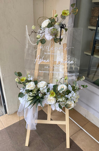 Trendy Acrylic Opening Stand 020 (RM 400.00)