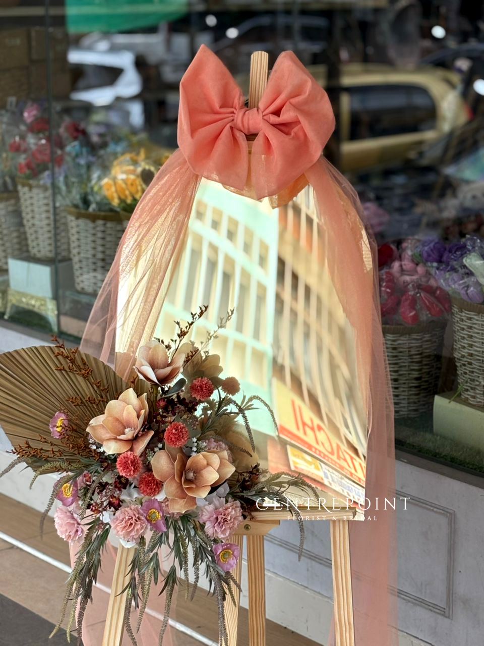 Trendy Acrylic Opening Stand 1823 (RM 300.00)